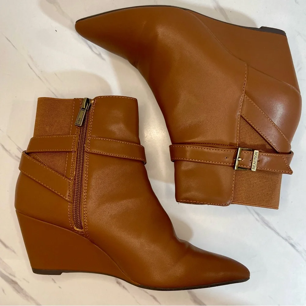 Kenneth Cole Reaction Brown Leather Ankle Wedge Dressy Booties buckle detail 7.5